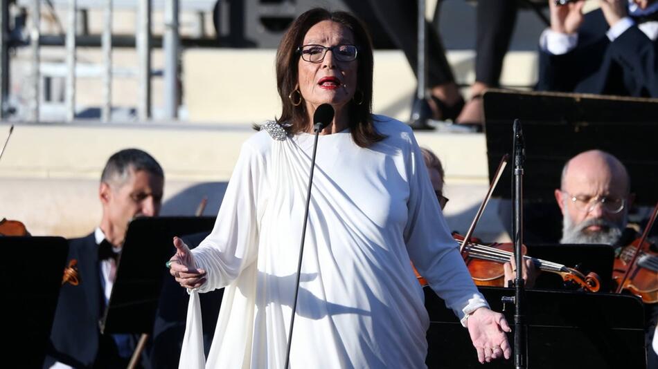 Nana Mouskouri bereitet sich auf ihren endgültigen Rückzug von der Bühne vor. Leicht fällt es ...