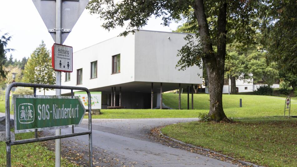 Gegen Landesbedienstete wird wegen Amtsmissbrauchs ermittelt