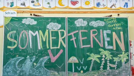  Die Sommerferien sollen zwei Wochen früher starten