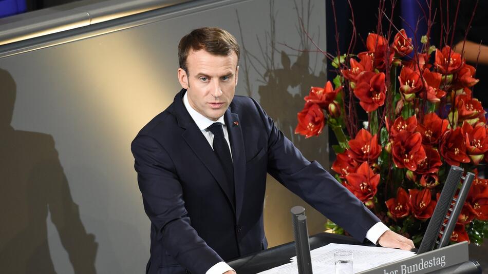 Emmanuel Macron am Volkstrauertag in Berlin