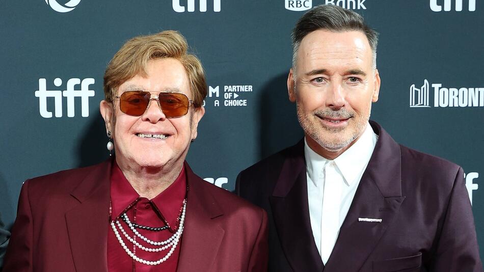 Elton John und David Furnish sind seit 2014 verheiratet und haben zwei gemeinsame Söhne.