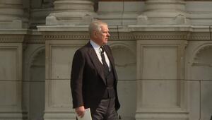 Er ist kein Prinz mehr: Andrew besteht weiterhin auf seine Titel