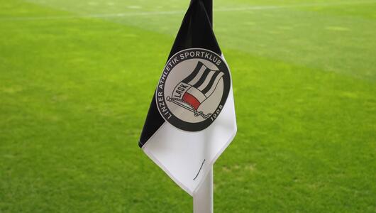 Flagge des SCR Altach am Spielfeldrand
