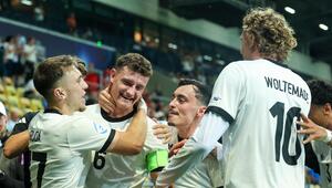 V.l.n.r.: Brajan Gruda, Eric Martel, Paul Nebel und Nick Woltemade jubeln bei der U21-EM 2025. 
