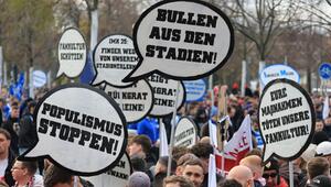 Fußballfanszene demonstriert in Leipzig