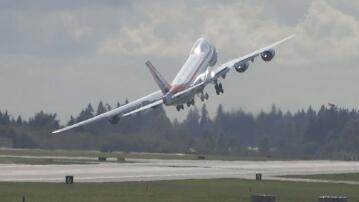 Wackeliger Start von Flugzeug