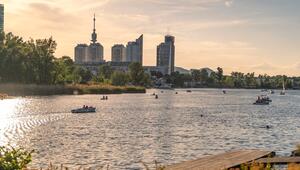 Wer in Wien nach Ruhe sucht, hat es selten weit zum Wasser.