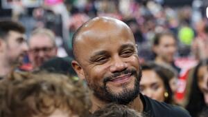 Vincent Kompany beim Euroleague-Spiel der Bayern-Basketballer gegen Barcelona.  