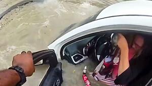 Straße eingebrochen: Polizist rettet Autofahrerin aus Senkloch – Bodycam filmt mit