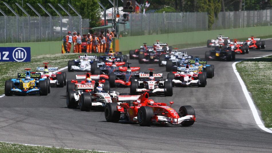 Michael Schumacher 2006 an der Spitze des Feldes in San Marino