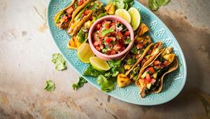 Hähnchen-Tacos mit Pico de Gallo, Chimichurri und Avocado