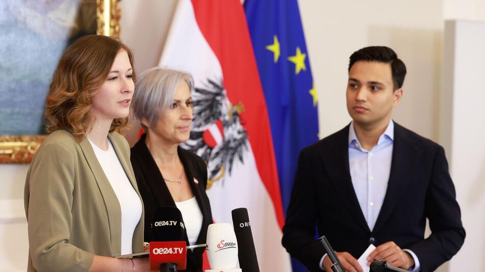 Ministerinnen Plakolm (V) und Justizministerin Anna Sporrer Sporrer (S) und NEOS-Klubobmann Shetty