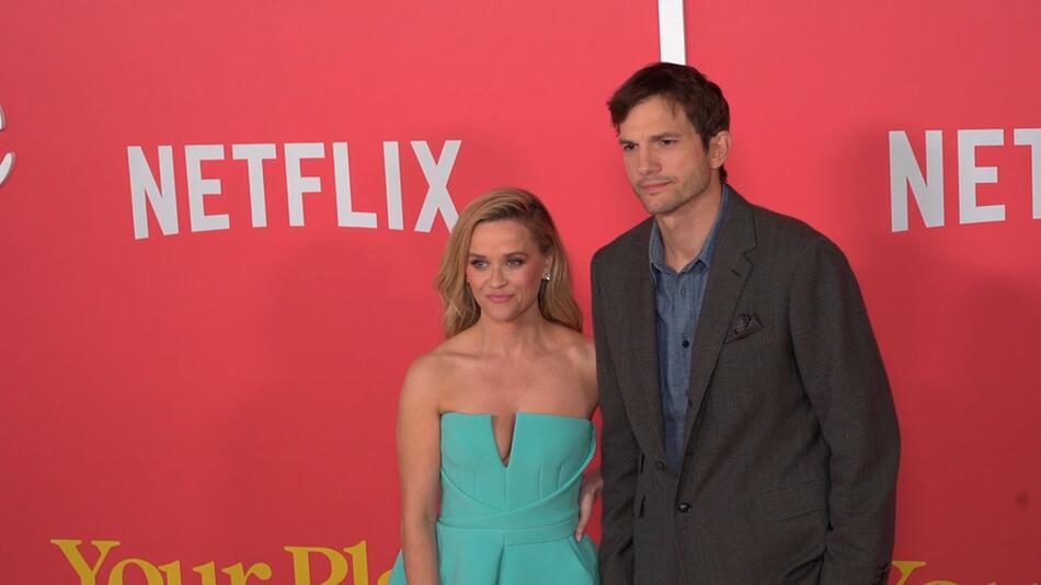 Da lacht selbst Mila Kunis: Kutcher und Witherspoon sorgen mit Auftritt für Spott