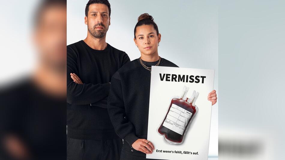 Fußball-Nationalspielerin Lena Oberdorf und Fußball-Weltmeister Sami Khedira rufen zur ...