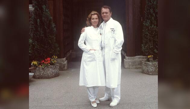 Gaby Dohm als Schwester Christa und Klausjürgen Wussow als Prof. Brinkmann in "Die ...