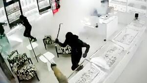 Blitzschnelle Abwehr: Juwelier-Räuber erleben neblige Überraschung