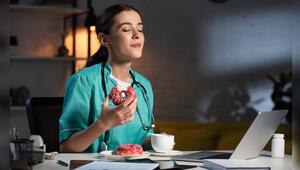 In der Nachtschicht greifen viele zu schnellen, aber ungesunden Snacks.