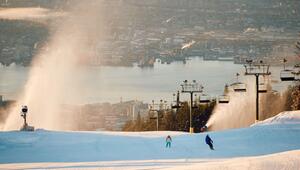 Ski- und Snowboardfahrer im Grouse Mountain Resort