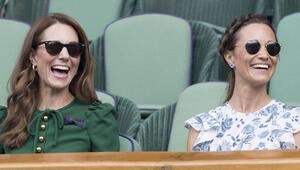 Prinzessin Kate und ihre Schwester Pippa - hier beim Tennisturnier in Wimbledon - halten fest ...