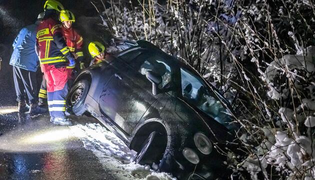 Mehrere Glatteis-Unfälle im Sauerland