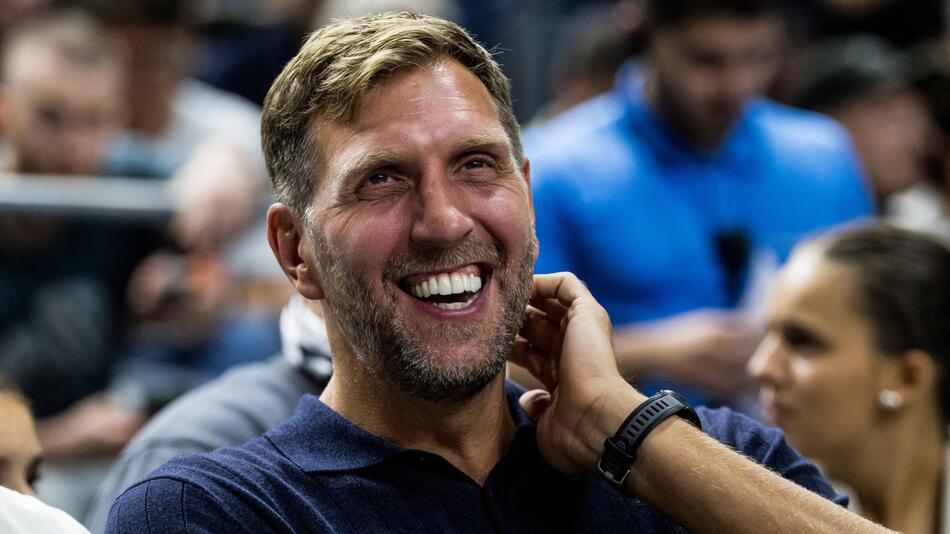 Dirk Nowitzki lobt Dennis Schröder.