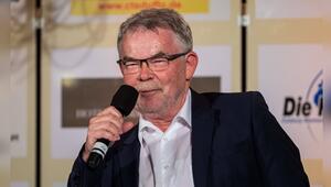 Klemmt sich für Schalke noch einmal hinter das Kommentatoren-Mikro: Manfred "Manni" Breuckmann.