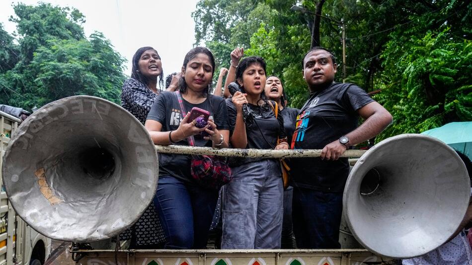 Proteste nach Vergewaltigung und Mord einer Ärztin in Indien