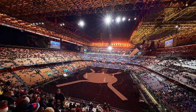 Blick ins San-Siro-Stadion von Mailand vor der Olympia-Eröffnungsfeier.