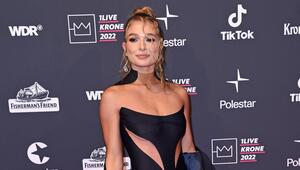 Lola Weippert wuchs auf einem Bauernhof in Baden-Württemberg auf. Nach privaten und beruflichen ...