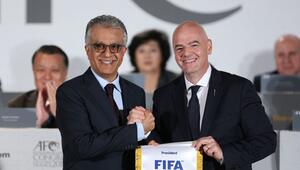 Scheich Salman bin Ibrahim al-Chalifa und Gianni Infantino