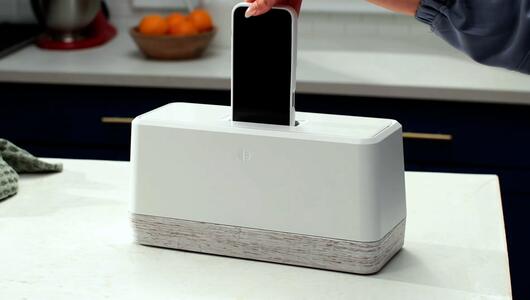 KORREKTUR! Revolution am Smartphone-Markt: Akku-Toaster lädt das Handy in Sekunden