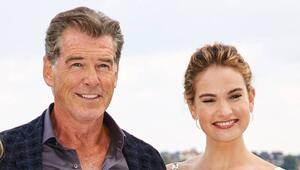 Lily James lernte Pierce Brosnan erstmals 2018 beim gemeinsamen Filmprojekt "Mamma Mia! Here We ...