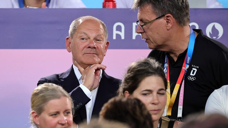 DOSB-Chef Thomas Weikert (r.) mit Bundeskanzler Olaf Scholz