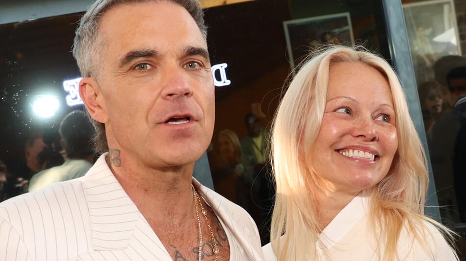 Robbie Williams & Pamela Anderson: Arm in Arm auf dem roten Teppich