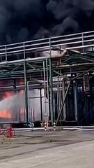 Explosion gerade noch verhindert: Feuer in größter Ölraffinerie Ecuadors