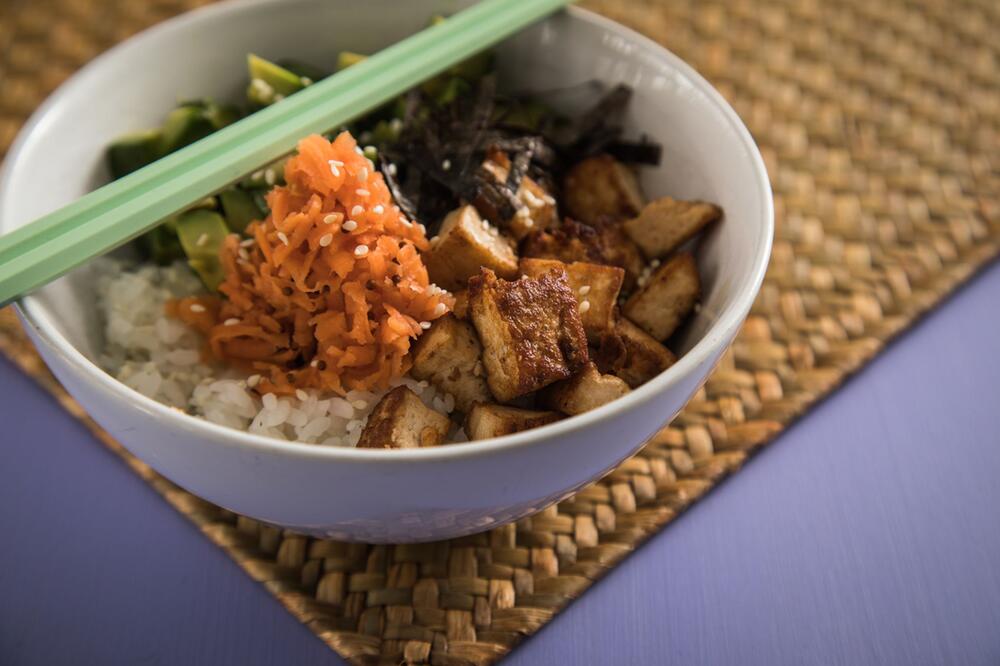 Poke Bowl mit Tofu