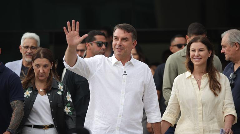 Flavio Bolsonaro und seine Frau Fernanda