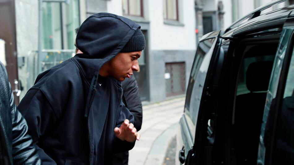 Kylian Mbappé beim Verlassen seines Hotels in Stockholm