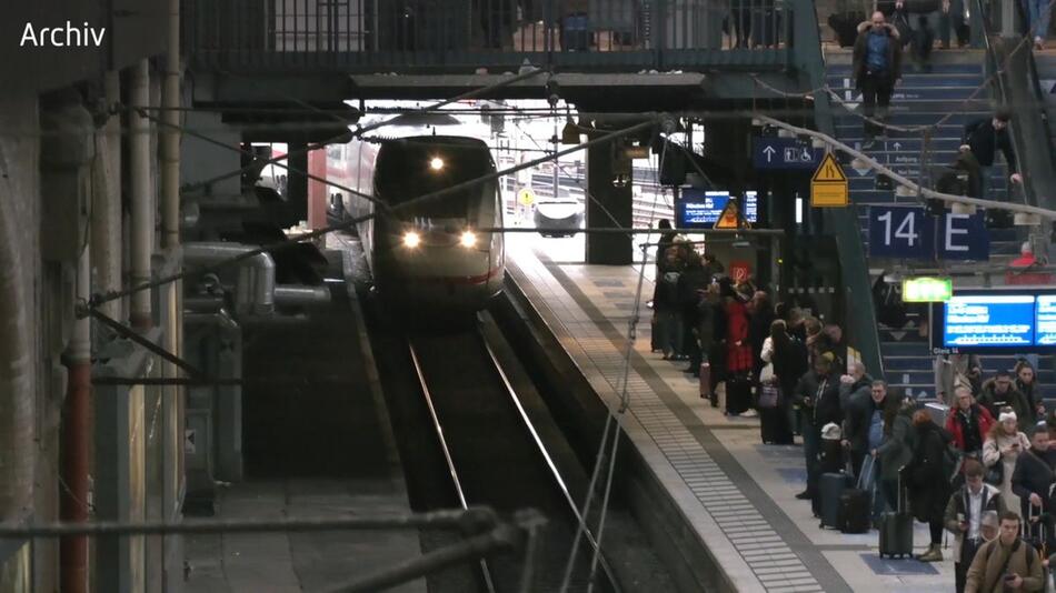 Dreistelliger Millionenbetrag: Bahn fährt riesigen Verlust ein