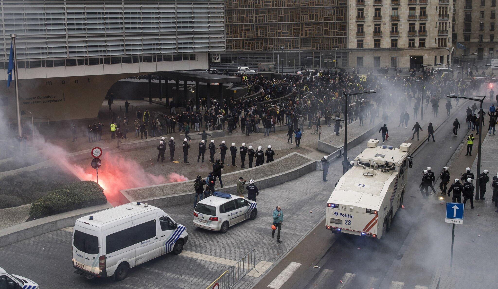 Gewalt Nach Rechter Demonstration In Br Ssel Dutzende In Gewahrsam