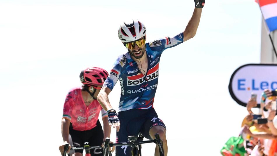 Valentin Paret-Peintre jubelt nach seinem Etappensieg bei der Tour de France