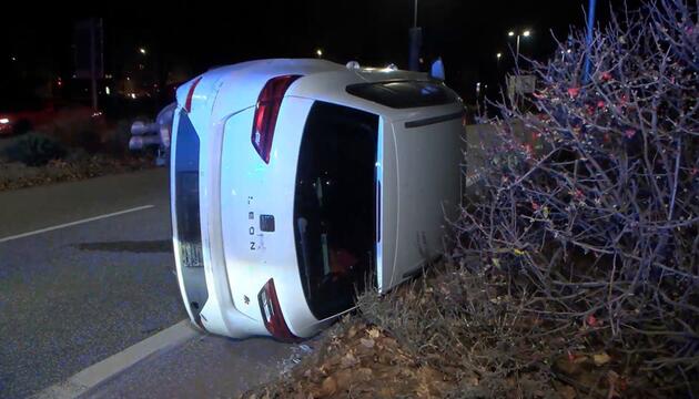 Vom Laster gefallen: Auto landet auf Radweg