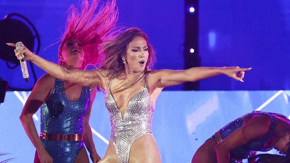 Jennifer Lopez trat am 5. August in Istanbul auf. Vor dem Konzert wollte sie shoppen, wurde aber ...