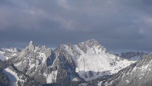 Der erste Schnee der Saison: Die Alpen zeigen sich weiß gepudert
