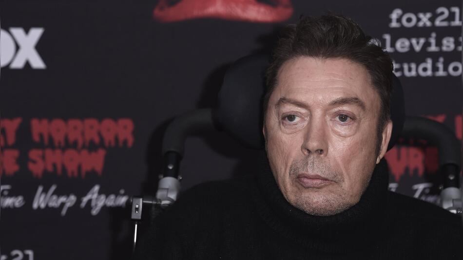 Tim Curry sitzt nach einem Schlaganfall im Rollstuhl - ist aber nach wie vor aktiv.