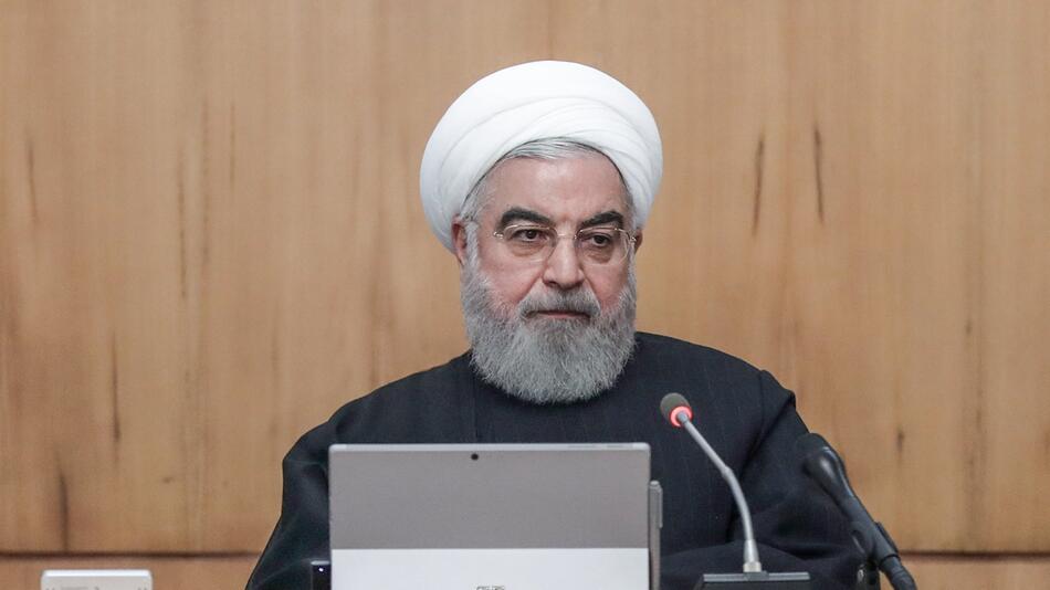 Irans Präsident verteidigt erneut umstrittene Benzin-Politik