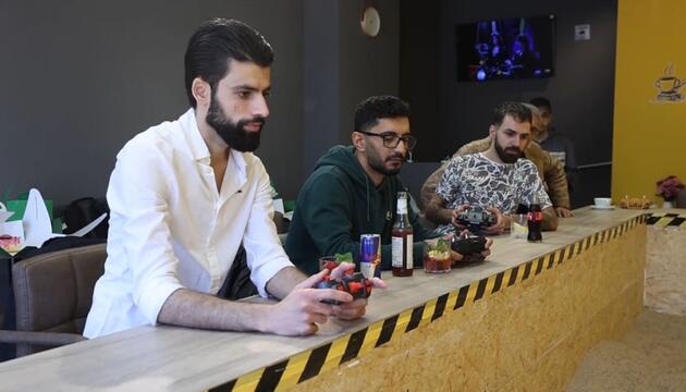 Baggern, was das Zeug hält: Baustellen-Spaß im Café für Erwachsene