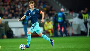 Bald können Fans Joshua Kimmich und seine Nationalmannschaft auf dem DFB-eigenen Sender hinter ...