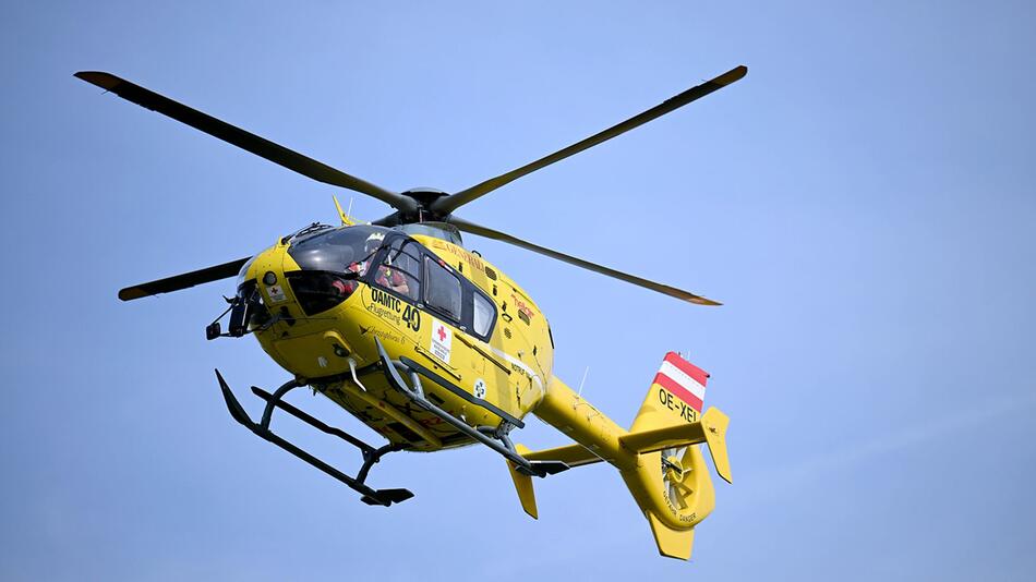 Rettungshubschrauber bei zwei Alpinunfällen in Kärnten im Einsatz