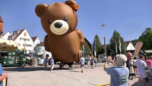 Größter Steiff-Teddybär der Welt: Neun Meter hoher Ballon hebt ab